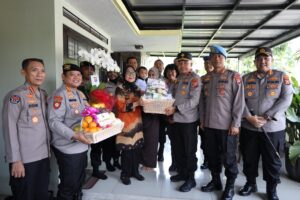 Foto : Kegiatan Polda Banten Melaksanakan Anjangsana Sambut Hari Bhayangkara Ke-79