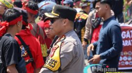 Foto : Kapolresta Pontianak Kombes Pol Suyono, S.I.K., S.H., M.H., memimpin langsung pengamanan kegiatan aksi damai 