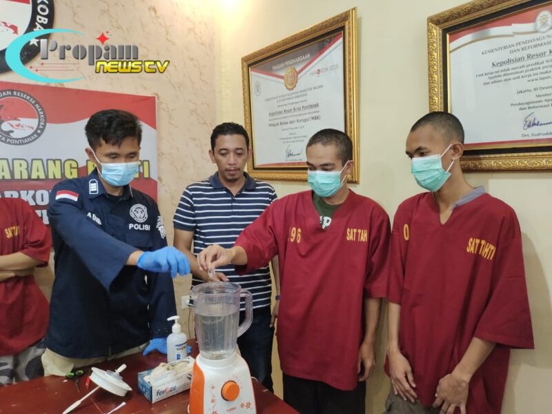 Foto : Satuan Reserse Narkoba Polresta Pontianak memusnahkan barang bukti narkotika jenis sabu seberat 36,17 gram, hasil pengungkapan dari empat Tempat Kejadian Perkara (TKP) dengan enam orang tersangka