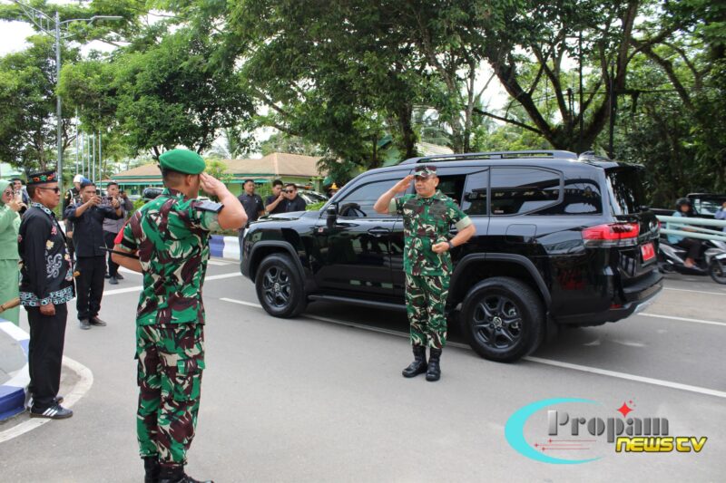 Foto : Pangdam XII/TPR kunjungi Kodam 103/Mtw