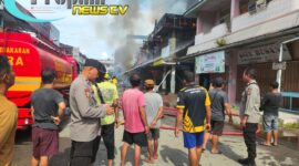 Foto : Kebakaran 9 Ruko di Jalan WR. Supratman, Kelurahan Kapuas Kanan Hulu Kecamatan Sintang