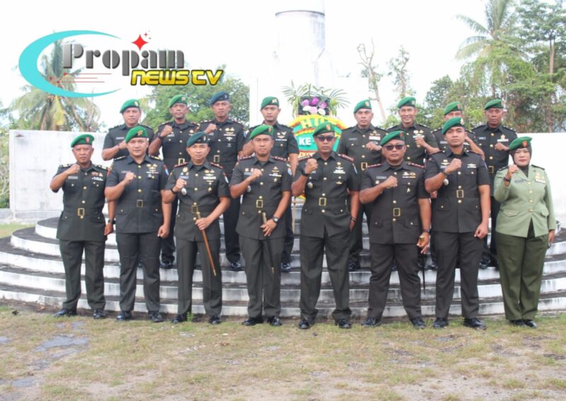 Foto : Kodim 1202/Skw melaksanakan upacara ziarah rombongan bertempat di Taman Makam Pahlawan Bambu Runcing