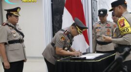 Foto : Polres Sintang resmi diserah terimakan. AKBP Sanny Handityo, S.H., S.I.K., kini menjabat sebagai Kapolres Sintang menggantikan AKBP I Nyoman Budi Artawan, S.H., S.I.K., M.M.,