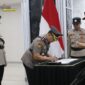 Foto : Polres Sintang resmi diserah terimakan. AKBP Sanny Handityo, S.H., S.I.K., kini menjabat sebagai Kapolres Sintang menggantikan AKBP I Nyoman Budi Artawan, S.H., S.I.K., M.M.,