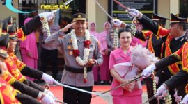 Foto : AKBP Muhammad Harris Disambut Dengan Tradisi Adat Budaya Ketapang 