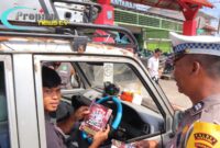 Foto : Polres Sintang menggelar kegiatan Operasi Patuh Kapuas 2025 di jalan MT. Haryono