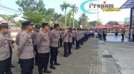 Foto : Kapolresta Pontianak, Kombes Pol Suyono, S.I.K., S.H., M.H., memimpin apel pagi perdana di halaman Mapolresta Pontianak