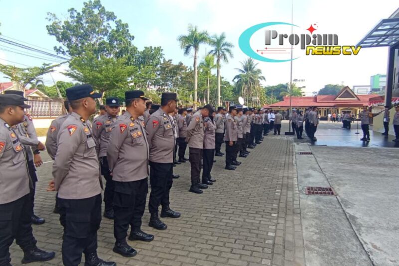 Foto : Kapolresta Pontianak, Kombes Pol Suyono, S.I.K., S.H., M.H., memimpin apel pagi perdana di halaman Mapolresta Pontianak