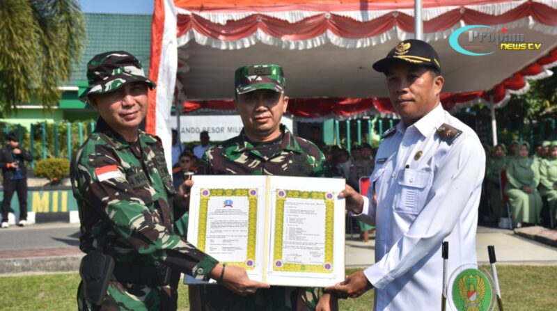 Foto : Kodam XII/Tanjungpura bersama Pemerintah Daerah bekerja sama untuk melakukan upaya percepatan pembangunan, salah satunya melalui program TNI Manunggal Membangun Desa (TMMD)