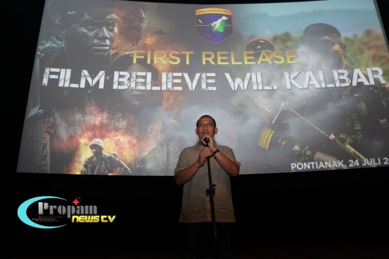 Foto : Pangdam XII/Tanjungpura, Mayjen TNI Jamallulael, S.Sos., M.Si., menonton bareng film 