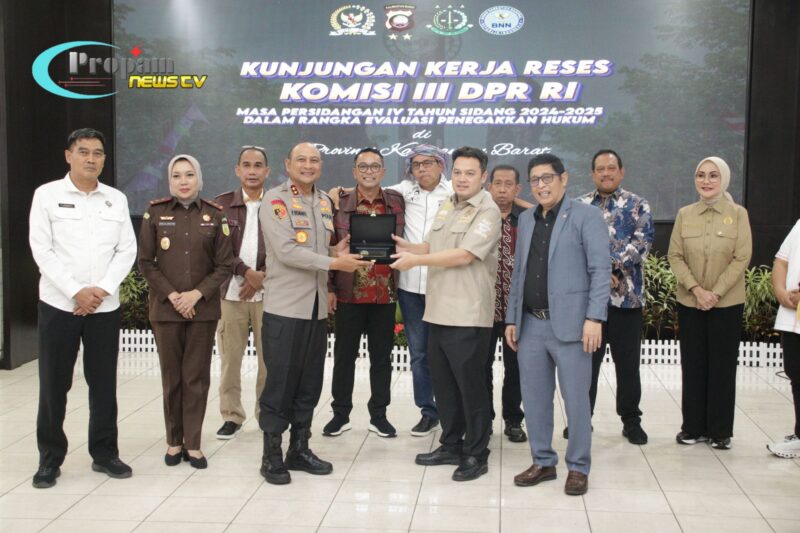 Foto : Kapolda Kalimantan Barat menerima kunjungan kerja reses Komisi III DPR RI di Ruang Graha Khatulistiwa Polda Kalbar