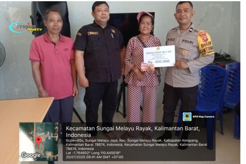 Foto : Kapolsek Tumbang Titi melalui Bhabinkamtibmas, melaksanakan pendampingan penyaluran Bantuan Langsung Tunai (BLT)