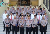 Foto : Kapolresta Pontianak memimpin langsung upacara pelepasan purna bakti bagi dua personel Polresta Pontianak