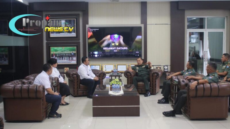 Foto : Pangdam XII/Tpr Terima Kunjungan Silaturahmi GM PLN UIP Kalbagbar