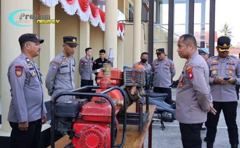 Foto : Kapolresta Pontianak melaksanakan pengecekan sarana dan prasarana penanggulangan karhutla yang dimiliki Polresta Pontianak
