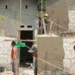 Foto : Perbaikan Rumah Tidak Layak Huni (RTLH) milik Bapak Bustami, warga di Jalan Gambir, Kelurahan Mayasopa, Kecamatan Singkawang Timur, Kota Singkawang