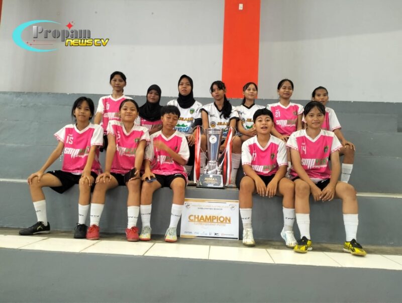 Foto : Tim futsal putri SMP PGRI Parungpanjang