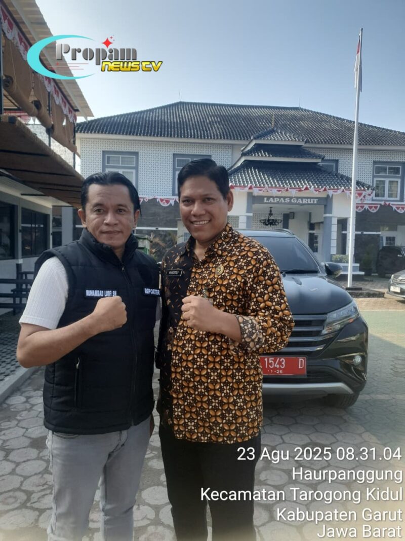 Foto : Direktur PT. Media Propam News TV, Mohammad Lutfi, S.H dan Kepala Lapas, Bapak Rusdedi