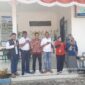 Foto : Kepala Desa Medang Baru, bersama Sekretaris Desa menerima kunjungan silaturahmi dari tim awak media yang tergabung dalam Media Propam News TV