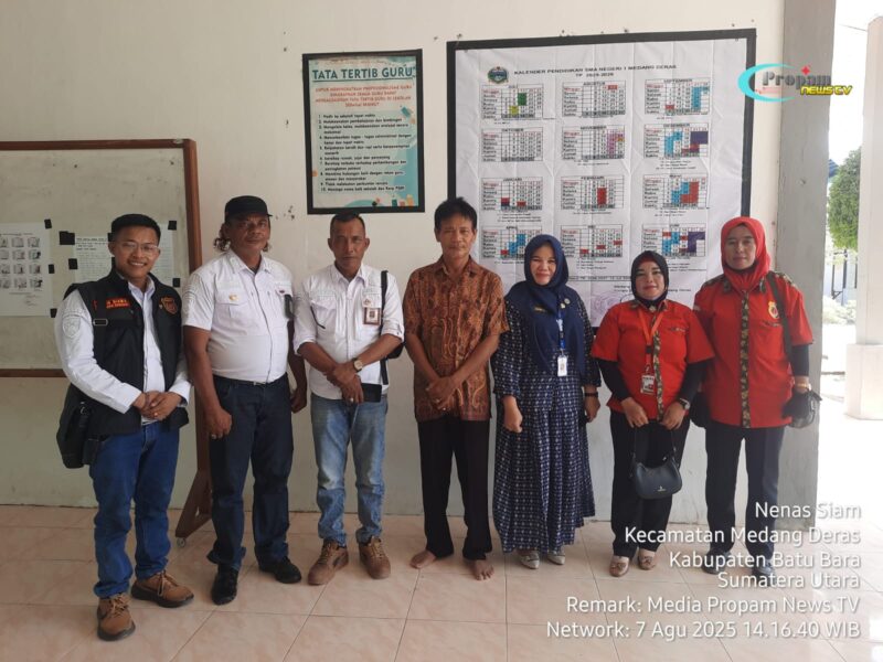 Foto : Kepala Sekolah SMA Negeri 1 Medang Deras menerima kunjungan sejumlah wartawan