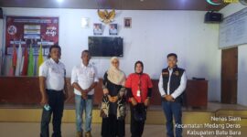 Foto : Tim awak media propamnewstv.id melakukan kontrol sosial ke Kantor Desa Nenas Siam