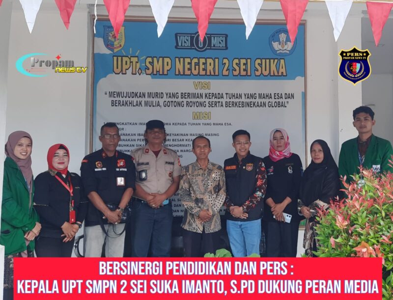 Foto : Kepala Sekolah UPT SMP Negeri 2 Sei Suka, Imanto, S.Pd, didampingi Wakil Kepala Sekolah Lutaria Sembiring, menerima kunjungan silaturahmi dari insan pers di lingkungan sekolah