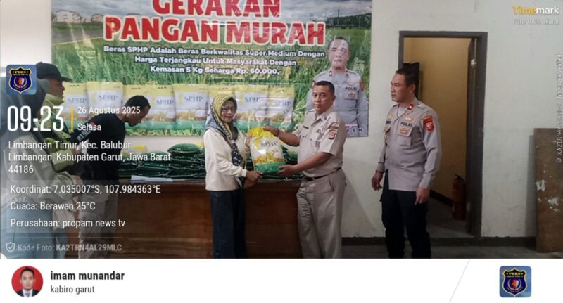 Foto : Polres Garut bersama dengan Bulog gelar gerakan pangan murah di wilayah Limbangan Timur