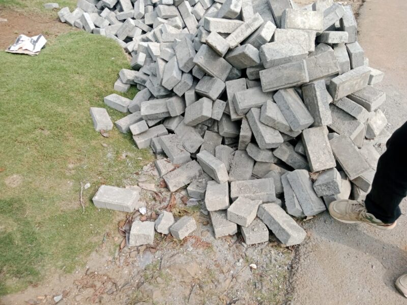 Foto : Proyek Pembangunan Paving Blok di Desa Pasirdurung, Kecamatan Sindangresmi, Kabupaten Pandeglang
