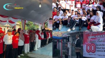 Foto : Upacara peringatan Hari Ulang Tahun (HUT) ke-80 Kemerdekaan Republik Indonesia yang digelar di lapangan fasum Blok G RW 028