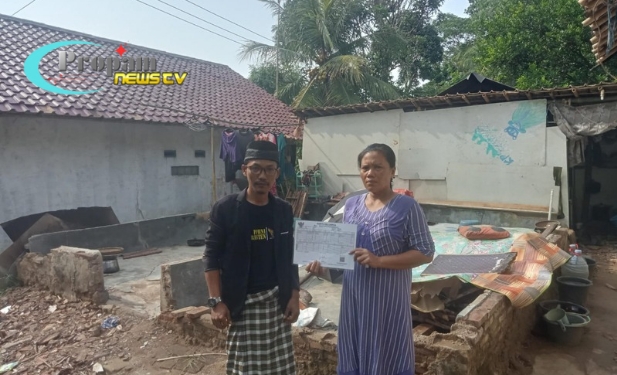 Foto : Rumah warga Kampung Ciupas RT 002 RW 008, Desa Sukadame roboh dan belum pernah dapat bantuan dari pemerintah