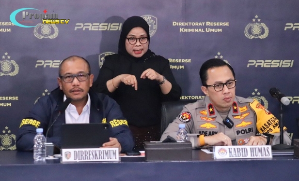 Foto : Subdit Resmob Ditreskrimum Polda Metro Jaya, Kasubdit AKBP Resa Fiardi Marasabessy dan Kabid Humas Polda Metro Jaya Brigjen Ade Ary Syam Indradi