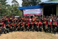 Foto : Yonif TP 833/BD turut berpartisipasi dalam Kegiatan pembersihan Sungai Liku di Desa Beringin, Kecamatan Kapuas, Kabupaten Sanggau