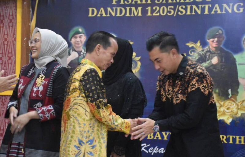Foto : Acara pisah sambut Dandim 1205/STG di aula pendopo rumah dinas jabatan Bupati Sintang