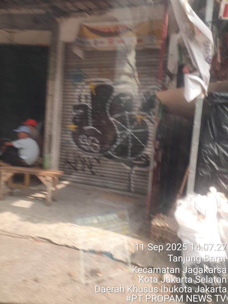 Foto : Toko obat berkedok konter hp di jln TB Simatupang, Tanjung Barat, Jagakarsa, Jakarta Selatan.