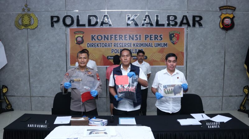 Foto : Konferensi Pers terkait penangkapan empat orang yang berupaya menyusup dan melakukan provokasi dalam aksi Masa