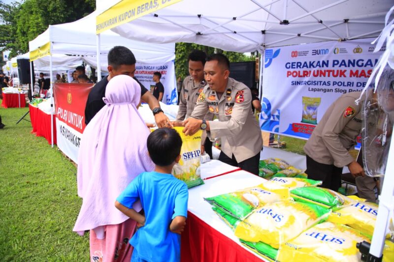 Foto : Gerakan Pangan Murah (GPM) Polri di Lapangan Slog Polri, Cipinang, Jakarta Timur