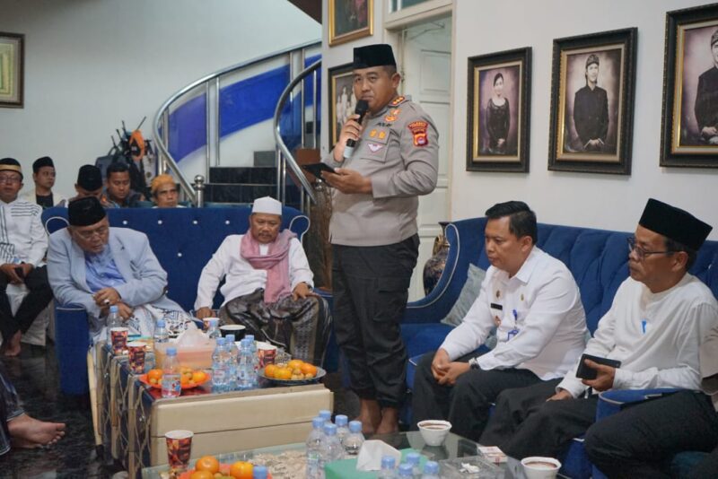 Foto : Kapolresta Tangerang di Kp. Kadu Kelurahan Sukamulya Kecamatan Cikupa Kabupaten Tangerang