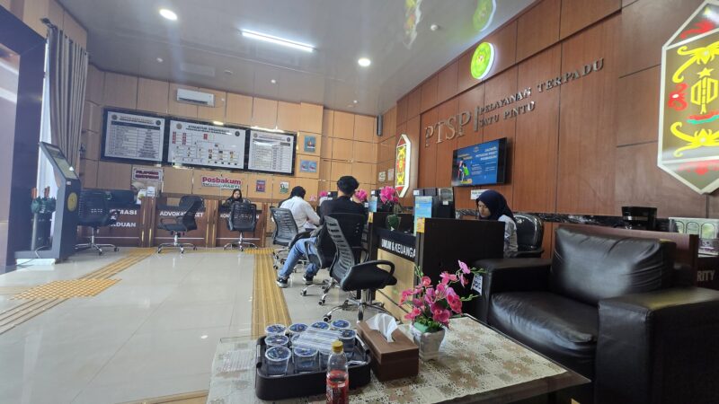 Foto : Kamarudin Simanjuntak dari Firma Hukum Victoria, mengajukan permohonan praperadilan ke Pengadilan Negeri Paringin