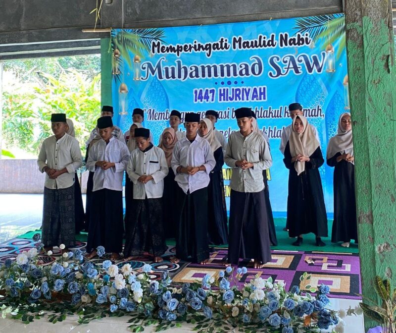 Foto : Acara memperingati Maulid Nabi Muhammad SAW yang diselenggarakan di gedung Yayasan Nuansa Banten Madani