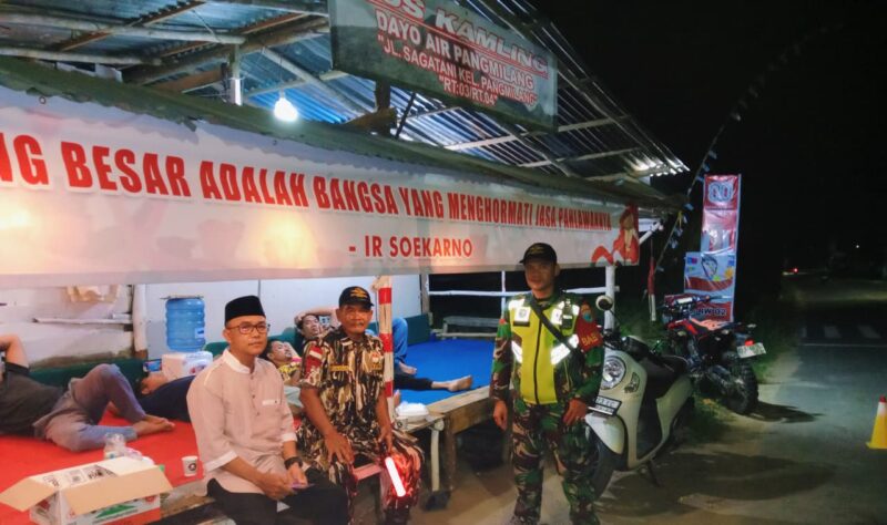 Foto : Babinsa Koramil 1202-02/Singkawang Selatan melaksanakan patroli bersama Forum Komunikasi Putra Putri Purnawirawan TNI-Polri (FKPPI) di Kecamatan Singkawang Selatan