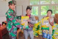 Foto : Kegiatan pangan murah berupa beras SPHP di halaman kantor Koramil