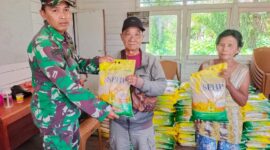 Foto : Kegiatan pangan murah berupa beras SPHP di halaman kantor Koramil
