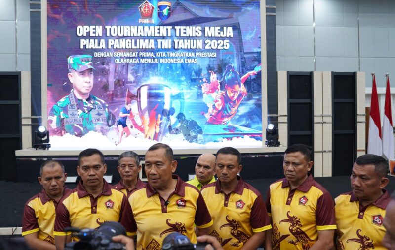 Foto : Open Tournament Tenis Meja Piala Panglima TNI Tahun 2025 yang bertempat di Aula Sudirman, Makodam XII/Tpr