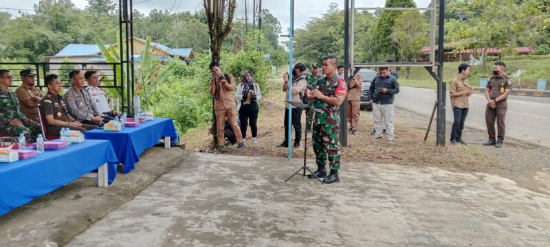 Foto : Dandim 1204/Sanggau-Sekadau Letkol Kav Slamet Purwanto menghadiri kegiatan pemantauan Pembagian Makan Bergizi Gratis di Bokak Sebumbun