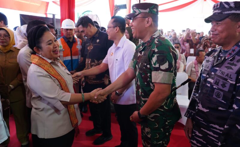 Foto : Panglima Kodam XII/Tanjungpura, Mayjen TNI Jamallulael, S.Sos., M.Si., menghadiri acara Akselerasi Ekspor Tahun 2025 yang digelar Balai Karantina Hewan, Ikan, dan Tumbuhan (BKHIT) Kalimantan Barat di Pelabuhan Dwikora