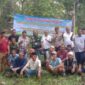 Foto : Kompol. Edi Joko bersama istri R.A Maeni Kusmiati dan Keluarga besar mewakafkan tanah seluas 2 hektare lahan untuk Tempat Pemakaman Umum (TPU) 