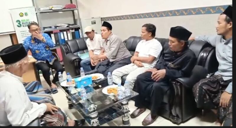 Foto : KOLEBBAT bersama warga Desa Pagintungan, serta warga Citeras, Kabupaten Lebak, gelar audiensi dengan Dinas Energi dan Sumber Daya Mineral (ESDM) Provinsi Banten