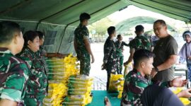 Foto : Kodam XII/Tanjungpura menggelar Gerakan Pangan Murah. Bertempat di Lapangan Tidayu, Makodam XII/Tpr, Sungai Raya, Kubu Raya