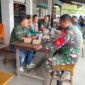 Foto : TNI, Polri, dan masyarakat, Komandan Koramil (Danramil) 1202-02/Singkawang Selatan, Peltu Kemal, laksanakan kegiatan Komunikasi Sosial (Komsos) di Kecamatan Singkawang Selatan