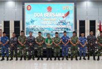 Foto : Prajurit Kodam XII/Tanjungpura bersama jajaran TNI lainnya melaksanakan do'a bersama lintas agama yang berlangsung di Aula Sudirman, Makodam XII/Tpr, Jalan Arteri Alianyang, Sungai Raya, Kubu Raya